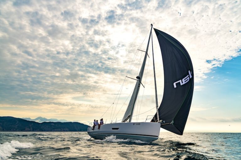 ELAN E5 EN MER SAILING STREAM