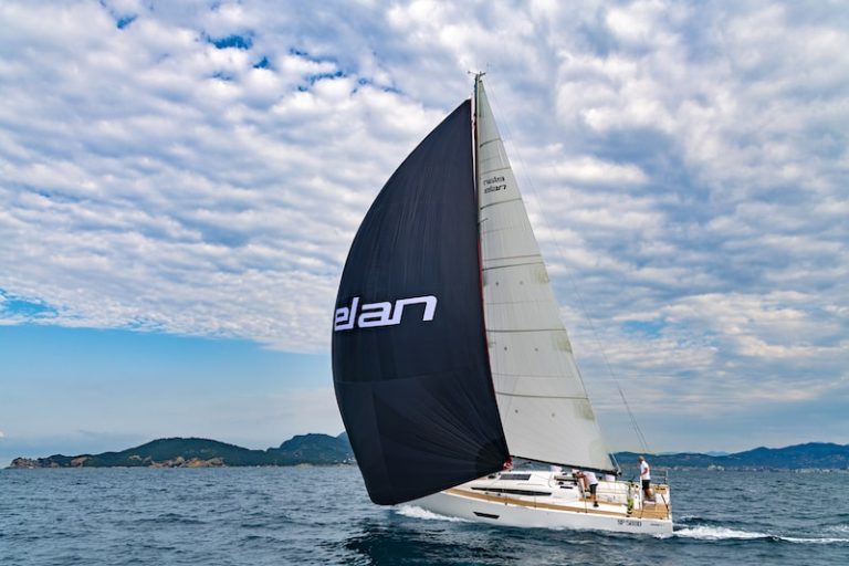 ELAN E5 EN MER SAILING STREAM