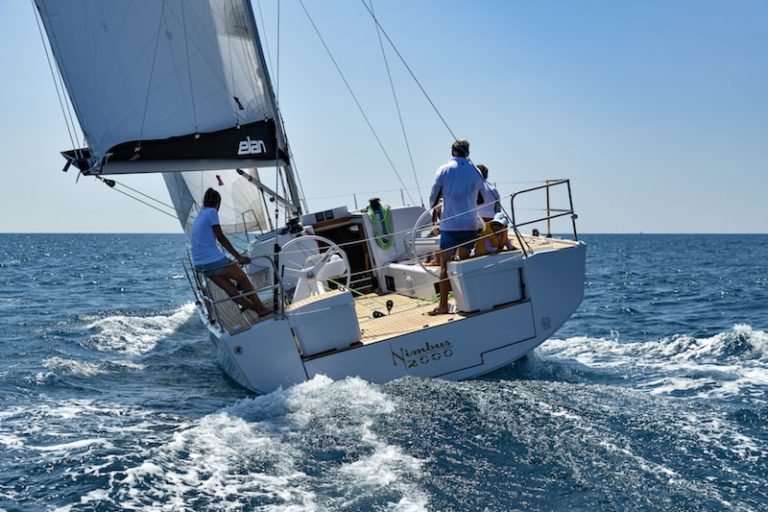 ELAN E5 EN MER SAILING STREAM