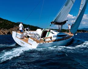 ELAN E5 SAILING STREAM CÖTE D'AZUR